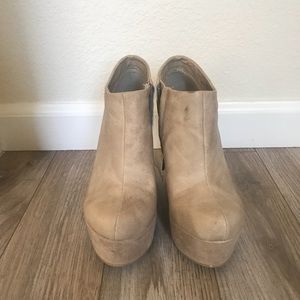 Shoe Dazzle Tan Wedge